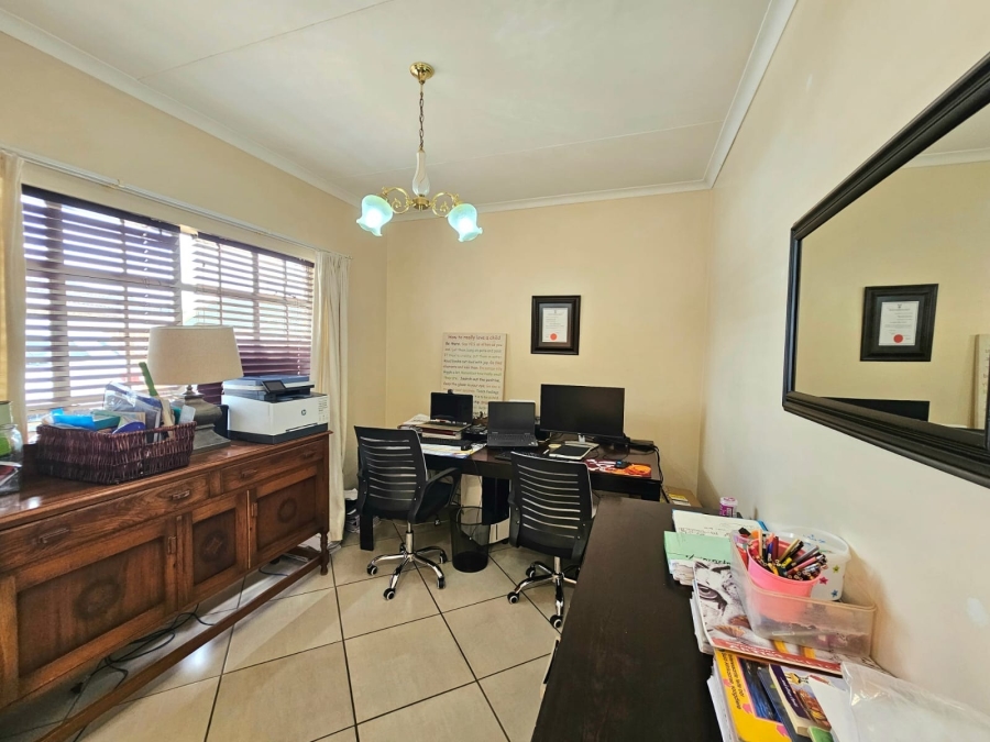 3 Bedroom Property for Sale in Van Der Hoff Park North West